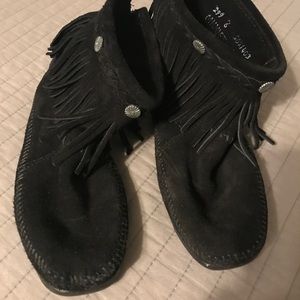 Black Minnetonka moccasins